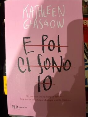 Pink Paperback Book — E Poi Ci Sono Io by Kathleen Glasgow